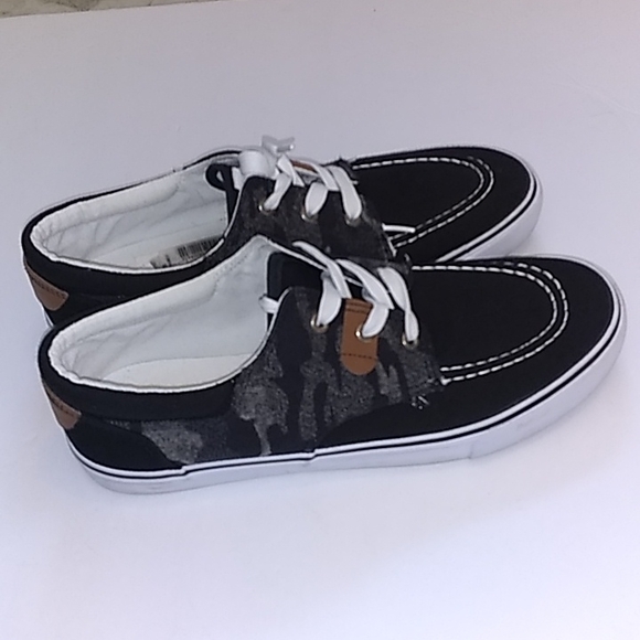 Unionbay boat shoes. - Picture 2 of 11